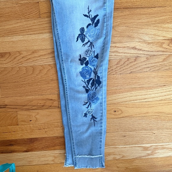 Kensie Blue Floral Skinny Jeans - Picture 2 of 4